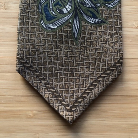 LDM Silk Tie Made In Italy! Bold Floral Pattern! - Picture 7 of 7